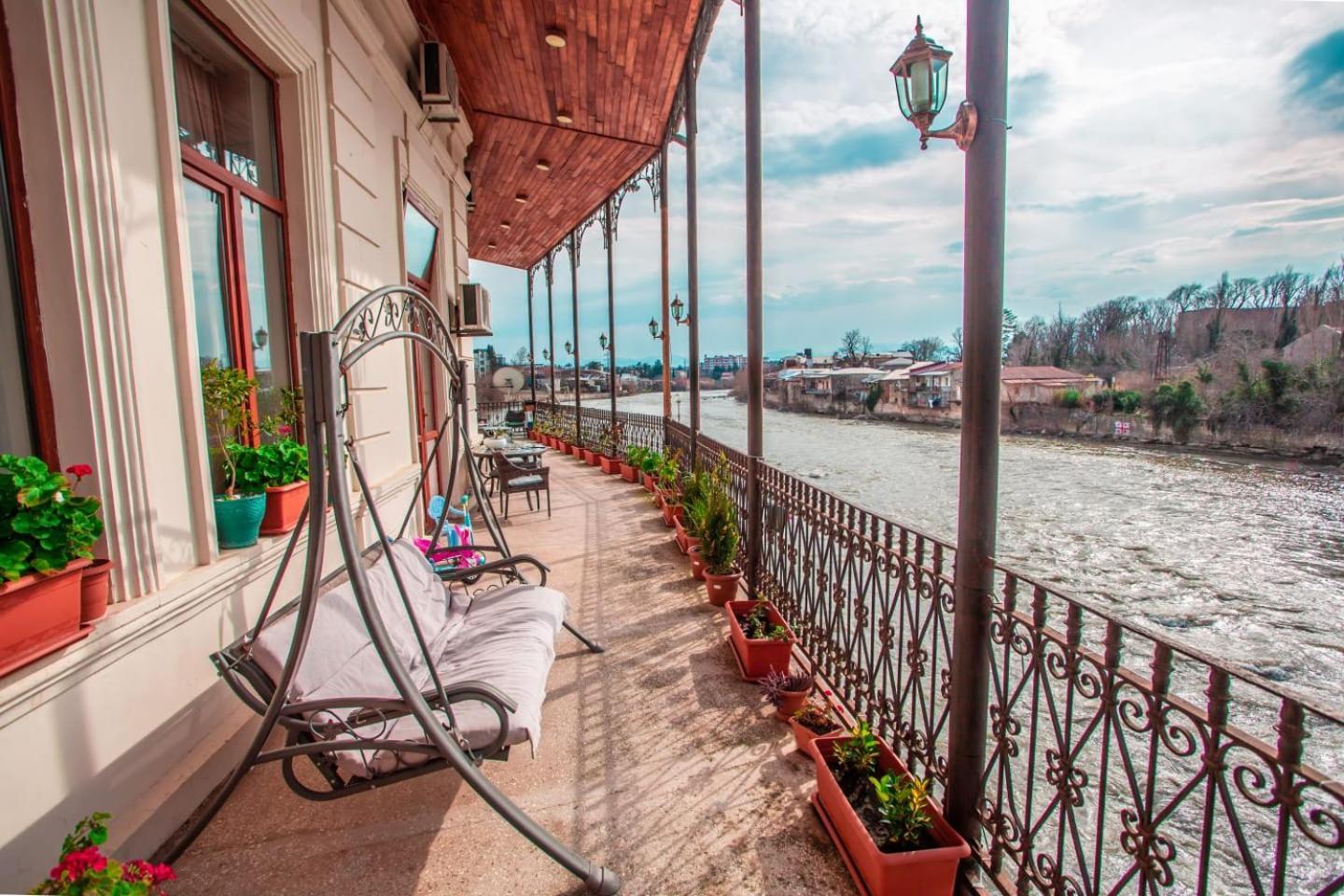 Hotel Caravan Palace Kutaisi Exterior photo