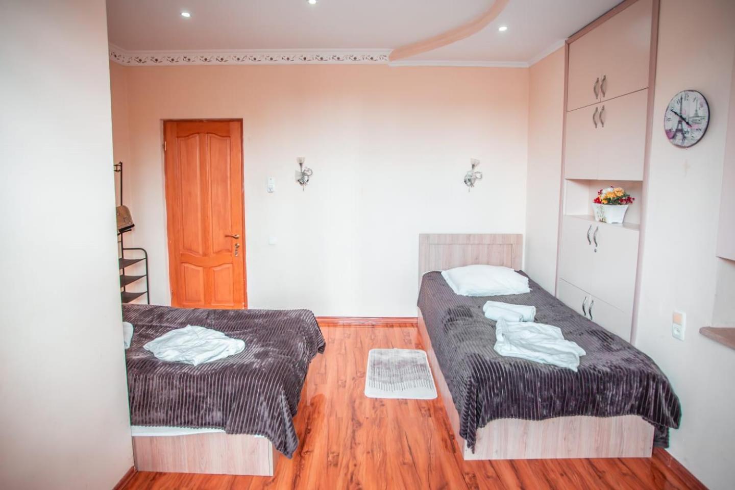 Hotel Caravan Palace Kutaisi Exterior photo